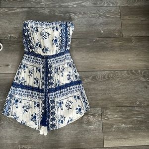 Strapless patterned dress
